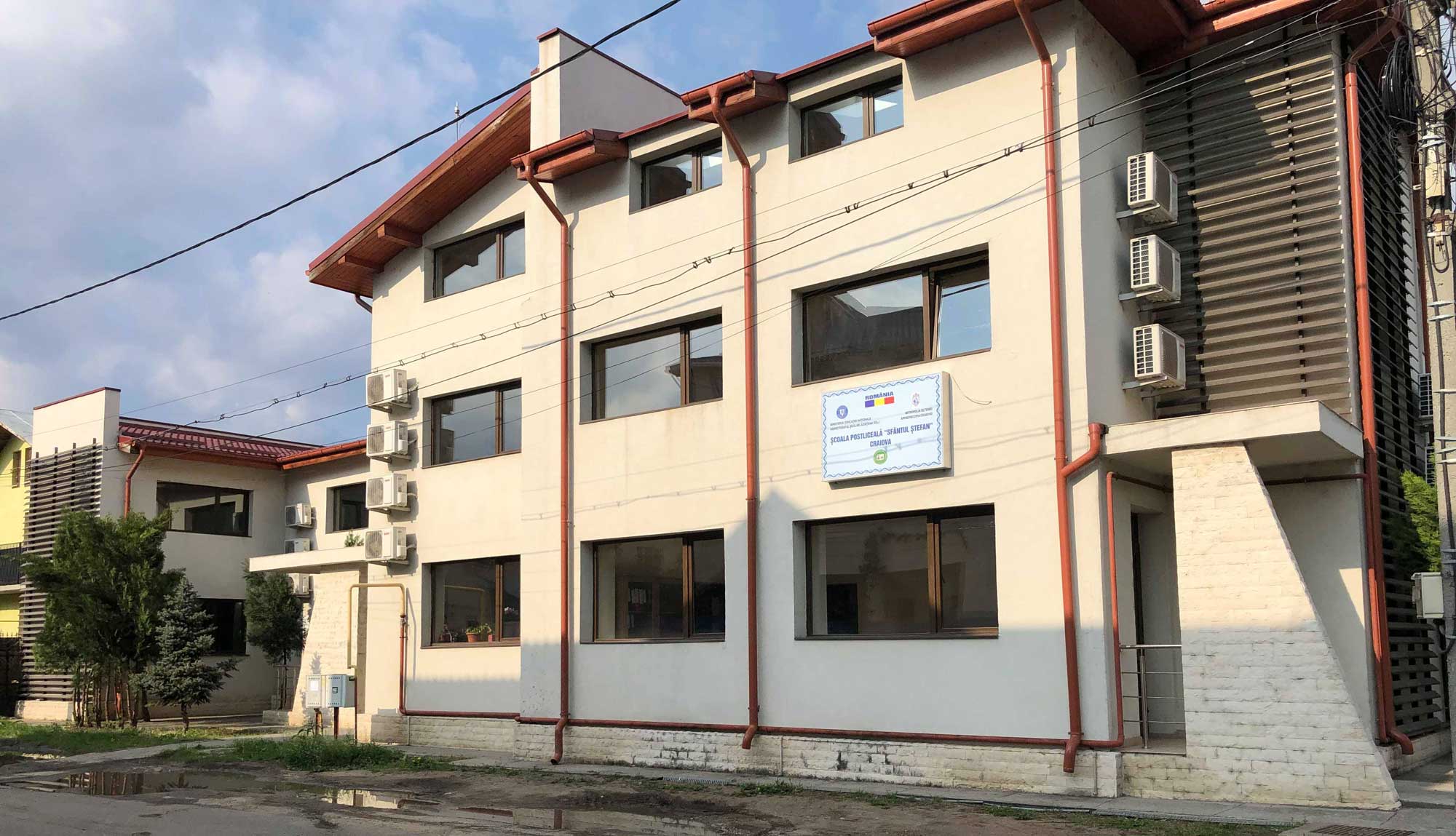 Școala Postliceală „Sfântul Ștefan” a Mitropoliei care funcționează în fosta clădire a Centrului pentru copii dezavantajați BestLife