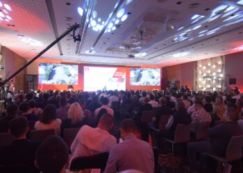 Olguța „Messi de Craiova” între adulatori și indispensabili – cronica nevăzută a unor elecțiuni de partid