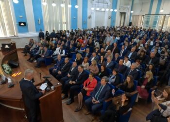 Triumfalism „made in Universitatea din Craiova” sau despre cum să manipulezi ca un politruc