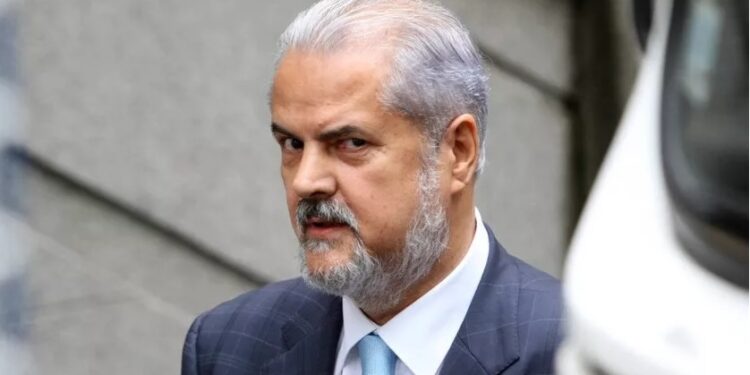 Întoarcerea rusofilului Adrian Năstase în politica mioritică, o bombă cu ceas în sediul PSD