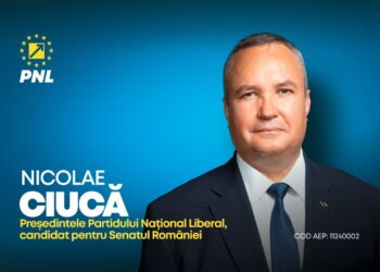 Mandatul fostului prim-ministru Nicolae Ciucă, președintele PNL, care va fi prezent joi, 21 noiembrie, ora 17:30, la Sala Polivalentă din Craiova, a adus un val de investiții strategice în regiunea Olteniei și în județul Dolj, care au avut drept scop modernizarea infrastructurii și dezvoltarea economică a zonei. Aceste proiecte au vizat, printre altele, creșterea conectivității, îmbunătățirea condițiilor de trai și valorificarea potențialului cultural și agricol al județului. Un pilon esențial al dezvoltării infrastructurii a fost construcția drumurilor de mare viteză. Drumul de mare viteză dintre Calafat-Craiova-Lugoj, în valoarea de 1,1 miliarde de euro, va conecta Oltenia cu Banatul și va facilita transportul de mărfuri către Europa de Vest, consolidând poziția strategică a regiunii. La acesta se adaugă sprijinul consistent acordat finalizării lucrărilor la Drumul Expres Craiova-Pitești, un proiect de origine liberală, o investiție menită să sporească competitivitatea economică și să atragă noi investitori în această parte a țării. De asemenea, Centura de Sud a Craiovei, un alt proiect rutier major, estimat la aproape două sute de milioane de euro, va ajuta la decongestiona traficul urban și va lega eficient trei drumuri naționale importante: DN 56 (Craiova-Calafat), DN 55 (Craiova-Bechet) și DN 6 (Alexandria-Caracal-Craiova). Conducta de gaze naturale Segarcea-Calafat, motor de dezvoltare pentru Dolj Un proiect cheie pentru județul Dolj este, fără îndoială, construcția conductei magistrale de gaze Segarcea-Băilești-Plenița-Calafat-Poiana Mare, un proiect în valoare de 45 milioane de euro, pentru care Partidul Național Liberal a insistat foarte mult. Pe lângă faptul că acest proiect va alimenta cu gaze naturale numeroase localități din Sudul județului, va oferi, totodată, și oportunități economice semnificative. Conexiunea energetică va atrage investitori și va sprijini dezvoltarea economică a regiunii, reducând totodată decalajele dintre mediul rural și cel urban. Programul „Anghel Saligny“, investiții pentru comunități Un alt proiect liberal care va sprijini direct localitățile din mediul rural îl reprezintă Programul Național de Investiții „Anghel Saligny”, cu ajutorul căruia județul Dolj a beneficiat de peste 315 milioane de euro pentru modernizarea infrastructurii locale, inclusiv 135 de milioane pentru alimentarea cu apă și canalizare și 180 de milioane pentru drumuri și poduri, îmbunătățind considerabil calitatea vieții pentru zeci de mii de locuitori. Aceste investiții sunt completate de reabilitarea sistemelor de irigații Ghidici-Rast-Bistreț, Calafat-Băilești și Sadova-Corabia, proiecte în valoare de 143 demilioane de euro, care vor revitaliza agricultura, și de proiectele de împădurire, esențiale pentru protecția mediului și combaterea deșertificării, consolidând astfel dezvoltarea durabilă a regiunii.Aceste sisteme de irigații sunt vitale pentru creșterea productivității agricole, oferind fermierilor stabilitate în fața schimbărilor climatice și acces la resursele necesare pentru a valorifica potențialul terenurilor. Proiecte majore în sănătate și cultură Sectorul sănătății a fost unul prioritar pentru toate guvernările PNL, iar mandatul lui Nicolae Ciucă n-a făcut excepție. De departe cea mai importantă investiție din acest domeniu, pornită în mandatul președintelui PNL, este Spitalul Regional de Urgență Craiova, un proiect de peste 630 de milioane de euro, careva deservi întreaga regiune de Sud-Vest. Un alt domeniu prioritar a fostcultura, acolo unde am văzut investiții de peste 61,5 de milioane de euro, care sunt dedicate restaurării unor clădiri-simbol pentru capitala Olteniei, precum Colegiul Național „Carol I” și Opera Română (20 milioane de euro), Palatul Administrativ al Județului Dolj (20 milioane de euro), Biblioteca Franceză „Omnia” (3,5 milioane de euro) ori Teatrul Național „Marin Sorescu” (18 milioane de euro).Aceste investiții, sprijinite puternic de către PNL și premierul Nicolae Ciucă, nu doar că protejează patrimoniul istoric al județului Dolj, dar contribuie și la dezvoltarea identității comunitare și la dezvoltarea turismului cultural. Aceste proiecte sunt o punte între trecut și viitor, revitalizând spațiile publice și aducând beneficii economice și sociale durabile. Cod AEP: 11240002